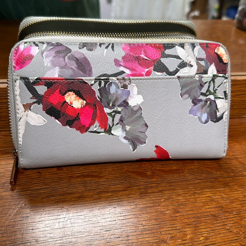 Love & Lore grey floral zipper wallet, card holders and change pocket